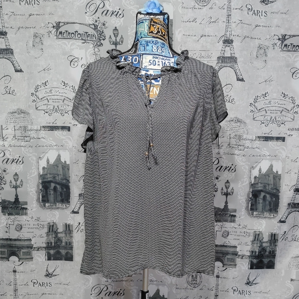 Liz Claiborne Monochrome Patterned Blouse